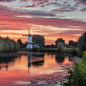 Schilderachtige zonsopkomst bij molen de Vlinder van Chris Biesheuvel I  Dream Scapes