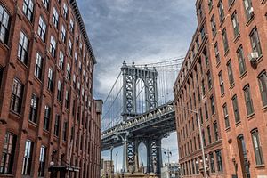 Manhattan Bridge (Dumbo) van Rene Ladenius Digital Art