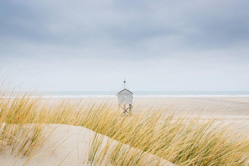 Terschelling drenkelingenhuis aan zee waddeneiland van Terschelling in beeld