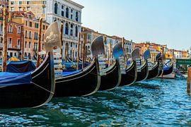 Gondeln in Venedig von Robin Schalk