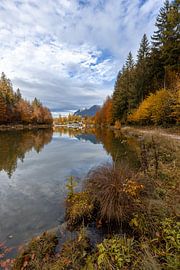 Herfstwandeling aan de Riessersee van Teresa Bauer