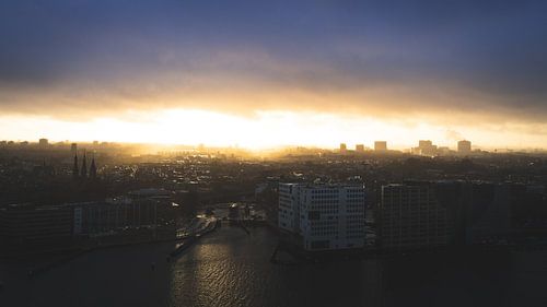 Uitzicht over Amsterdam genomen van de A'dam Lookout.