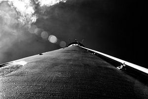 phare abstrait en noir et blanc