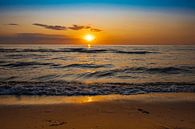 Schöner bunter Sonnenuntergang am Strand von Eigenwijze Fotografie Miniaturansicht