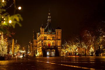 Deventer Brink verlicht door 1001 lichtjes van Maurits Hagen