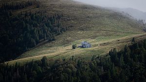 Einsame Berghütte in den Bergen
