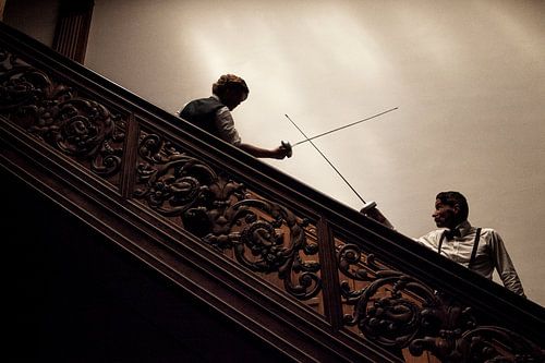 14 - Fechten mit gekreuzten Schwertern im Schatten