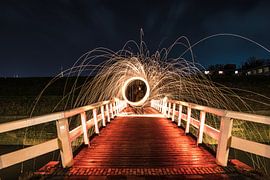 Lichtmalerei auf der Ravelijn-Brücke von Lars Mol