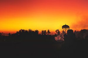 Tropischer Sonnenuntergang Bali