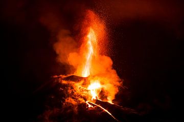 Erupting volcano, cumbre vieja, la Palma at night in December by Sander Meertins