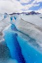 Wandelen over de ruige Perito Moreno gletsjer in Argentinië van Shanti Hesse thumbnail