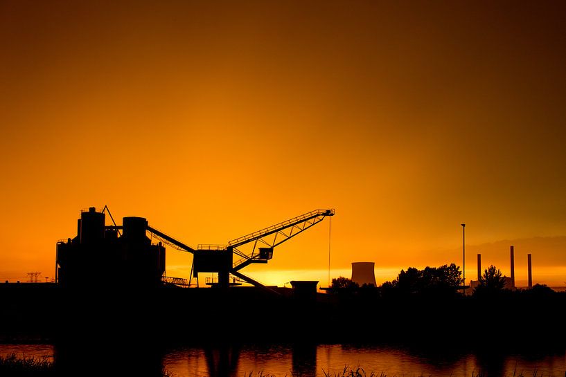 Industrieel silhouet  van Thomas van der Willik