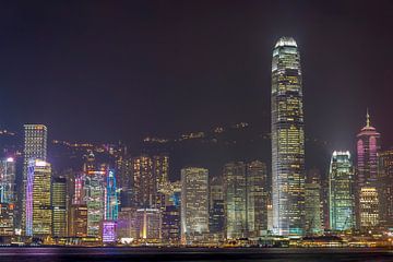 Hongkong: concrete jungle by night