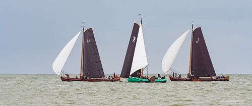 Skûtsjes auf dem IJsselmeer_04 von Harry Eggens