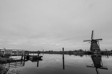 Windmill mirroring in the water # 2 von Twan van G.