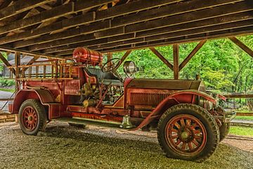 oldtimer fire truck by Frank van Middelkoop