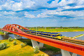 ICNG-Intercity-Zug an der Hanzeboog-Brücke