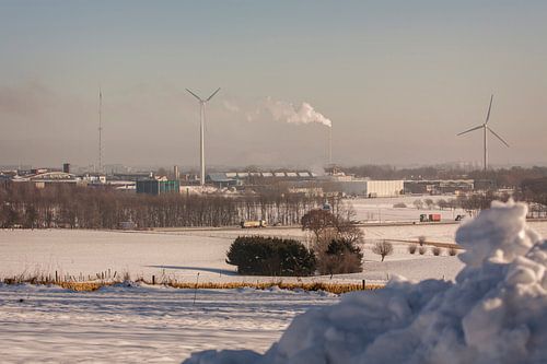 Uitzicht op de Beitel in de sneeuw bij Simpelveld