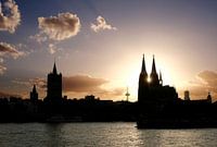 Sunset between the towers of Cologne Cathedral