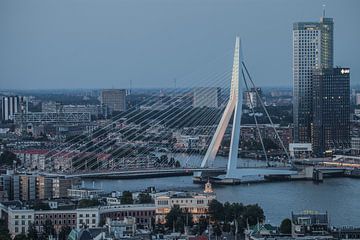 Pont Erasmus Rotterdam le soir sur John Ouwens