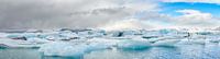 Icebergs dans la lagune du glacier Jökulsárlón en Islande. par Sjoerd van der Wal Photographie Aperçu