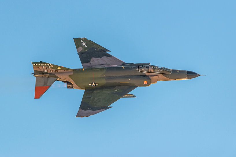 Flyby van McDonnell Douglas QF-4E Phantom II. van Jaap van den Berg