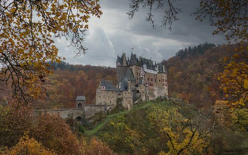 Burg Eltz van Mart Houtman