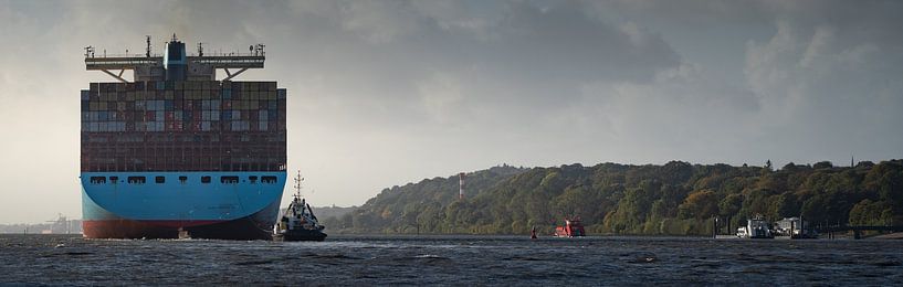 Large container ship leaves the Port of Hamburg in the early evening by Jonas Weinitschke