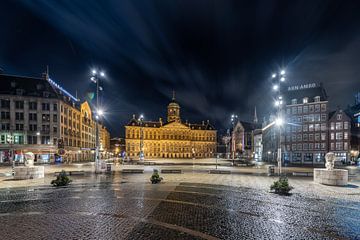 Avondklok in Amsterdam - Monument op de Dam van Renzo Gerritsen