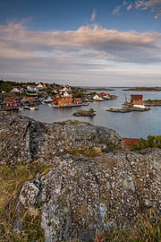 Between the cliffs and the sea on Flekkerøy | Kristiansand, Norway by Kilometer 120 | René Metzinger