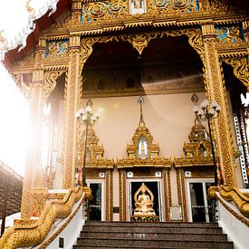 A Buddhist temple in Thailand by Laurien Blom