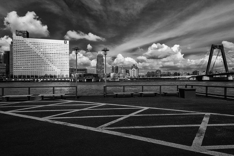 Skyline Rotterdam met Willemsbrug en Witte Huis par Mark De Rooij
