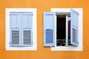Buntes Fenster in Frankreich Ardèche