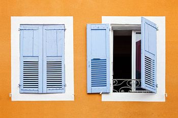 Buntes Fenster in Frankreich Ardèche
