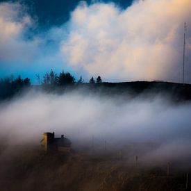 Weggeblazen door de ochtendwolken van Hugo Braun