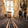 Tram in Lissabon van Niels Eric Fotografie