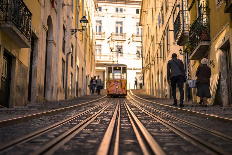 Tram in Lissabon van Niels Eric Fotografie