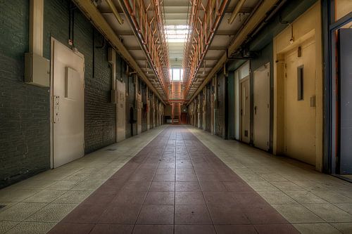 Cellenblok in een verlaten gevangenis