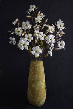 Magnolia in vase digitally painted by Hille Bouma
