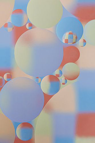 Champagne, paars, blauw en koraal tinten door  druppels heen