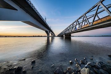 NS train on Moerdijk bridge by Paula Romein