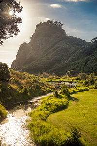 Fluss zum Karekare Strand