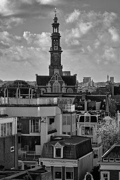 Westerkerk gezien vanaf de Nieuwe kerk Amsterdam van Peter Bartelings