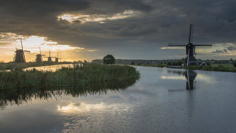 Molen in het licht. by Jan Heijmans