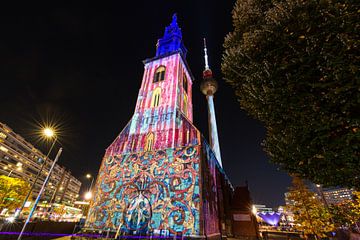 Berlijn Alexanderplatz - Marienkirche en televisietoren in een bijzonder licht