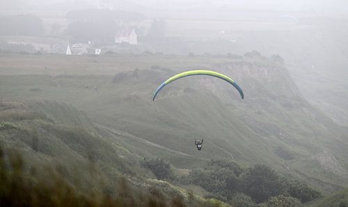 parapente au-dessus de la côte normande