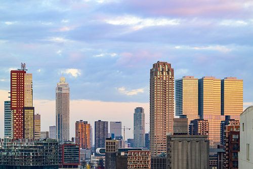 Rotterdam skyline tijdens zonsopgang