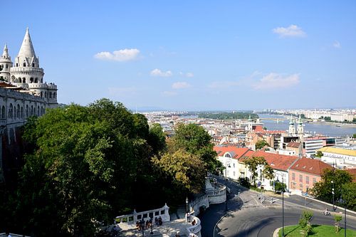 Uitzicht over Boedapest vanaf het Vissersbastion Frigyes Schulek's