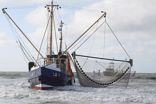 Ameland/Bootje op het strand