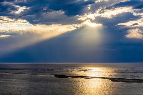 Himmel und Meer bei der Bucht von Arcachon - Frankreich von Werner Dieterich